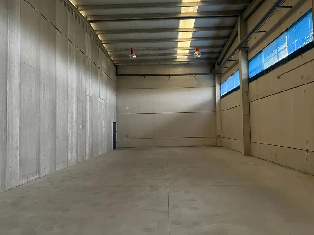 Industriegebäude zur Miete in Rúa Oliveiras, imagen 2