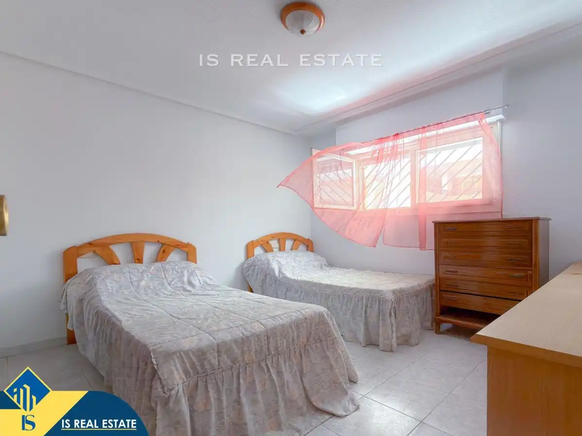 Habitación de Apartamento en venta en Torrevieja con Calefacción, Terraza y Amueblado