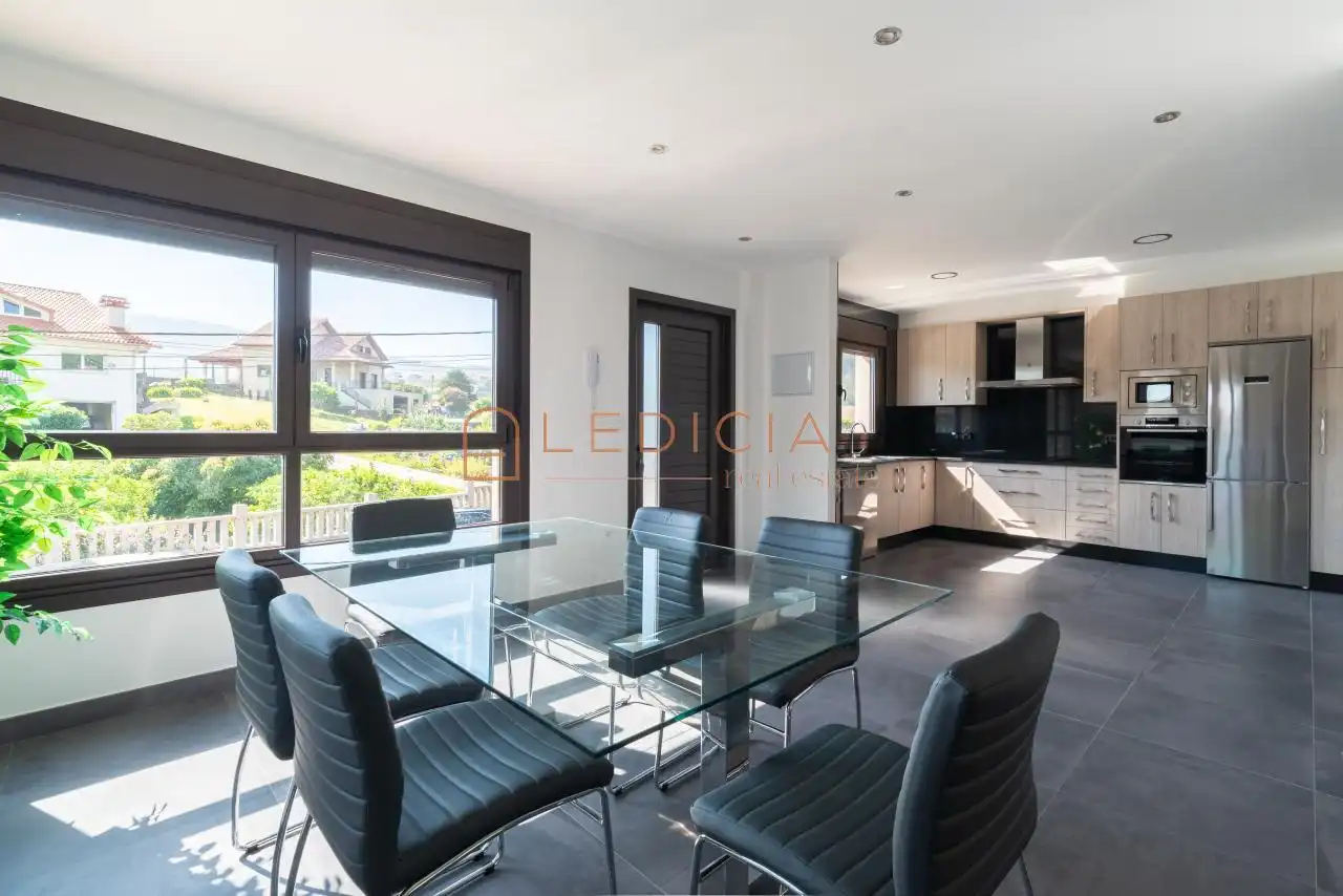 Dining room of Houses for sale in Moaña  with Heating, Private garden and Swimming Pool