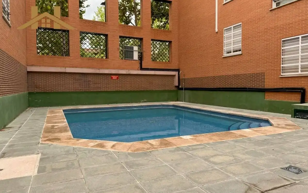 Piso con piscina en venta en Paseo del Ferrol
