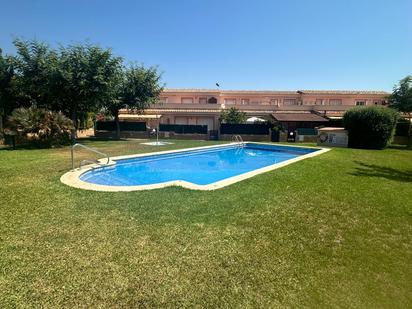 Piscina de Casa adosada en venda en Mont-roig del Camp amb Aire condicionat, Jardí privat i Terrassa