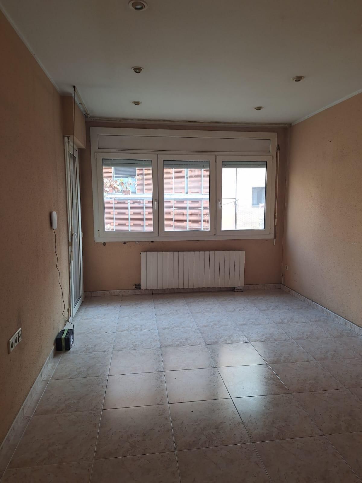 Habitación de Piso en venta en Sabadell con Aire acondicionado, Calefacción y Balcón