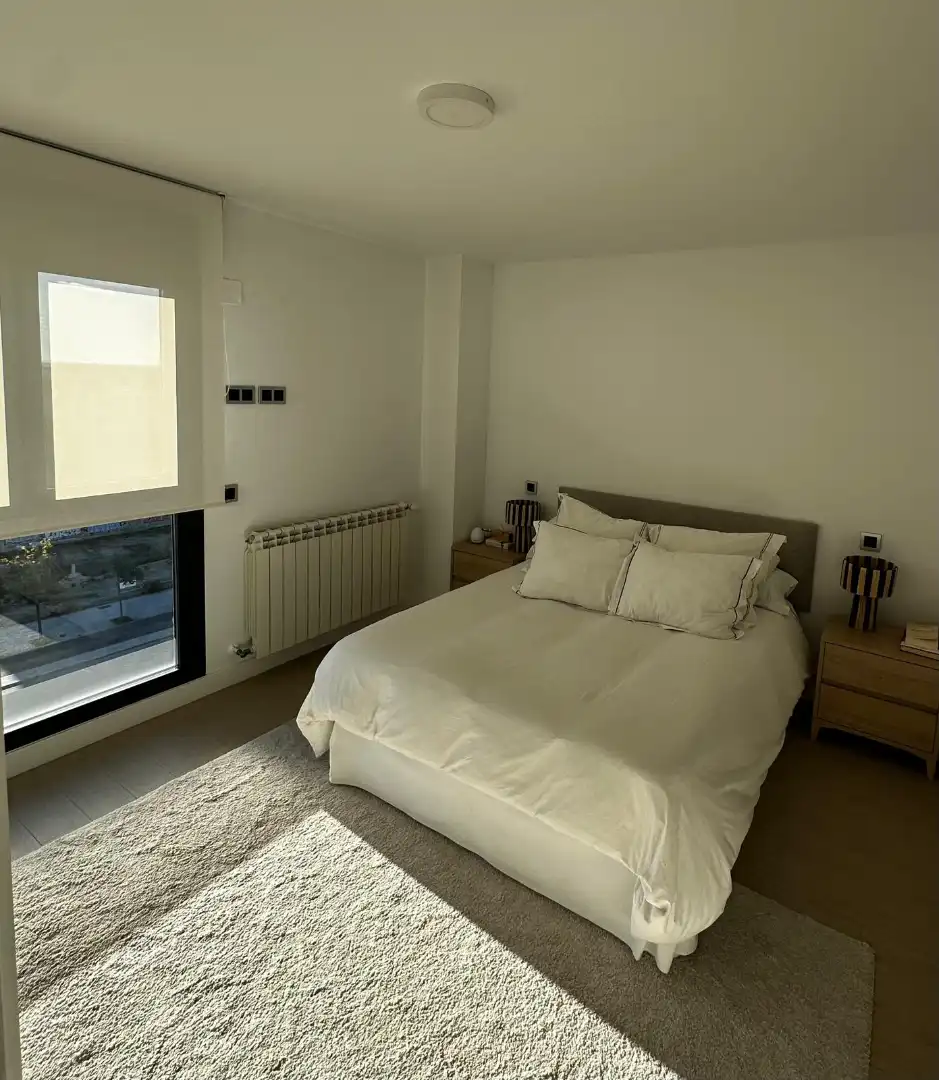 Bedroom of Flat for rent in Madrid  with Air Conditioner, Heating and Parquet flooring