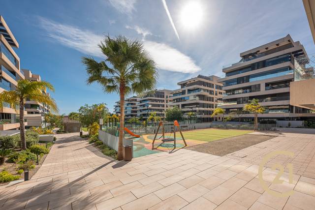 Piso en Venta en Calle Navarro Ledesma, 182 en El Cónsul - Ciudad Universitaria - El Romeral