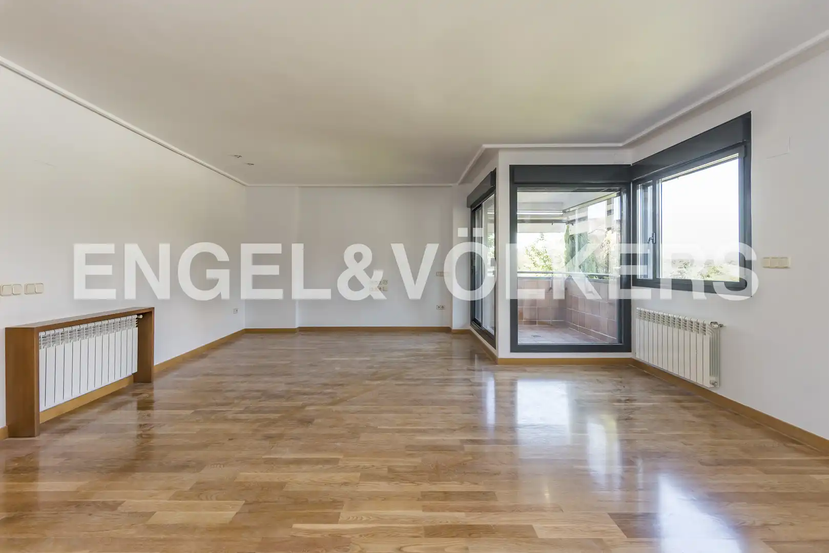 Living room of Flat for rent in Madrid  with Air Conditioner, Heating and Parquet flooring