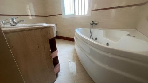 Foto 3 de Casa adosada en venta en Calle Camilo José Cela, 51, Castilleja de Guzmán, Sevilla