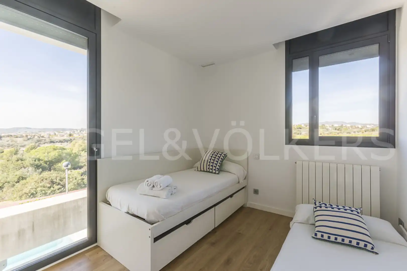 Habitación de Casa o chalet en venta en Vilanova i la Geltrú con Aire acondicionado, Calefacción y Jardín privado