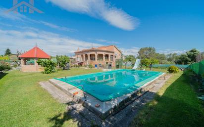 Piscina de Casa o xalet en venda en Santa Cruz del Retamar amb Aire condicionat, Terrassa i Piscina