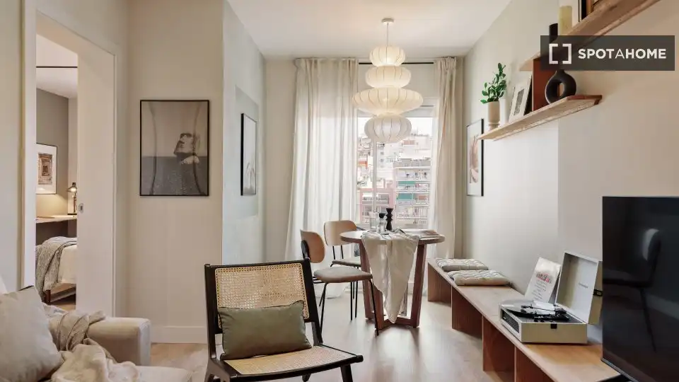 Comedor de Apartamento para compartir en Barcelona con Aire acondicionado, Terraza y Amueblado