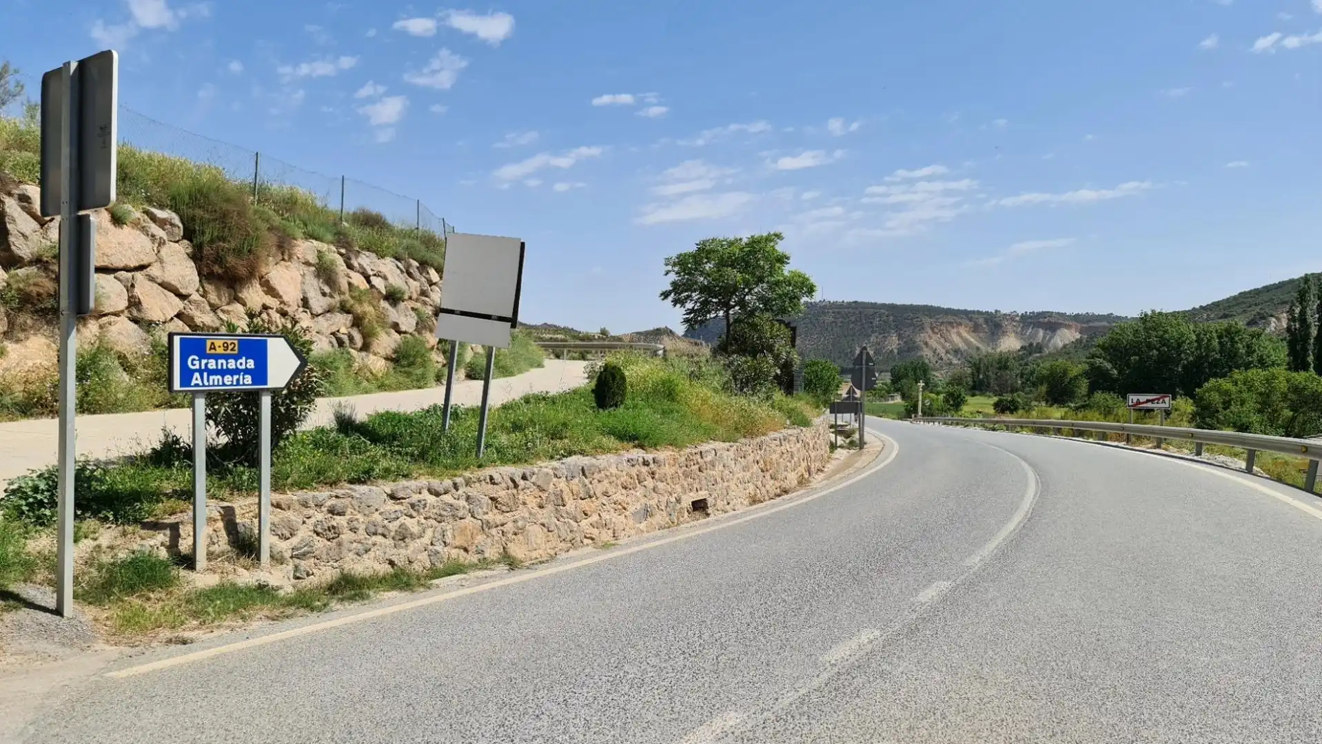 Vista exterior de Casa o xalet en venda en La Peza amb Calefacció, Jardí privat i Terrassa