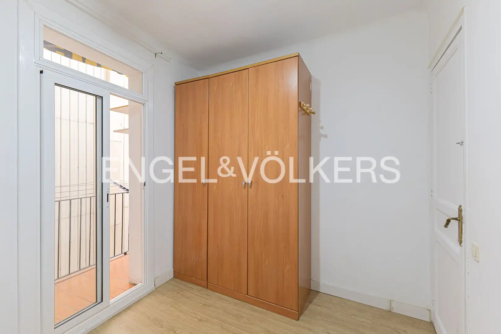 Bedroom of Flat for sale in Barcelona  with Heating, Parquet flooring and Balcony