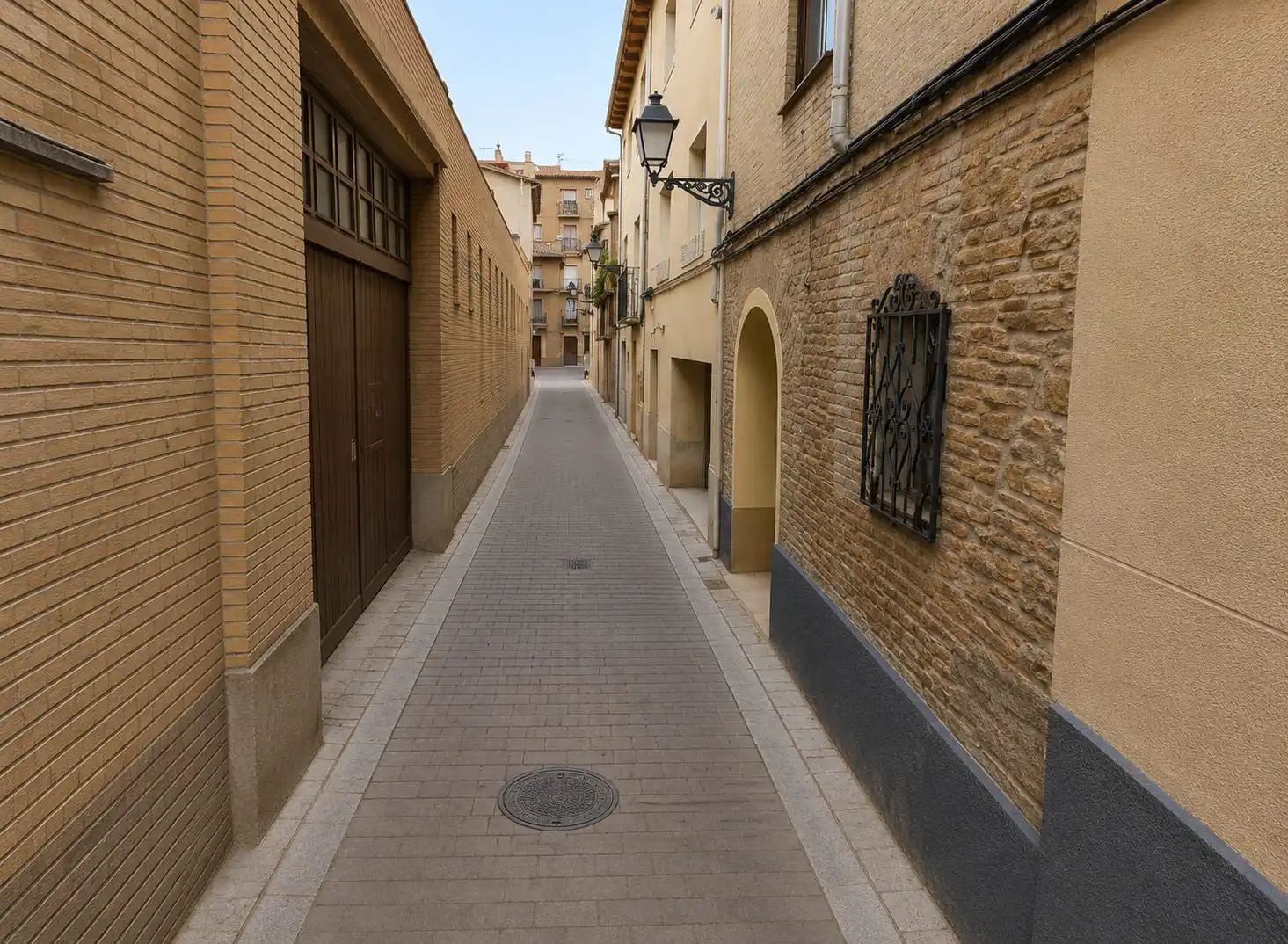Vista exterior de Piso en venta en Huesca con Calefacción, Terraza y Trastero