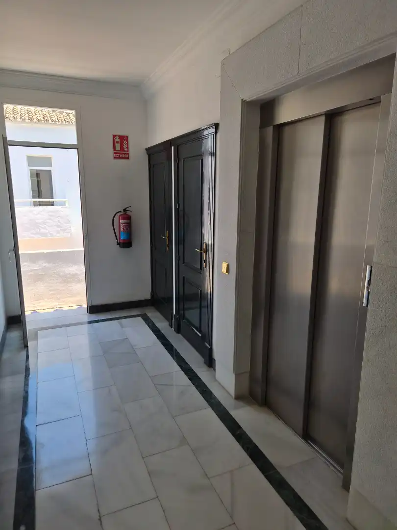 Local de lloguer en Marbella amb Aire condicionat, Calefacció i Moblat