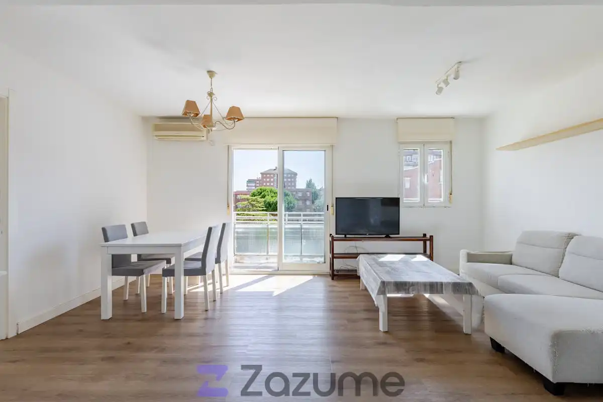 Flat for rent in C. de la Encomienda de Palacios, Pavones