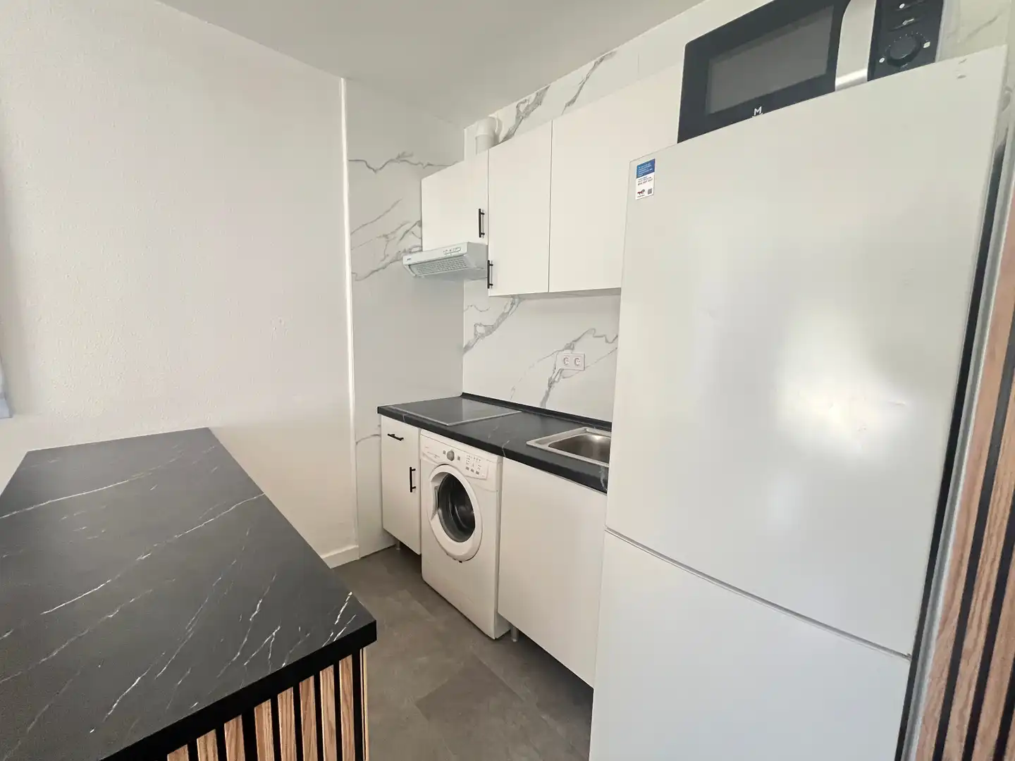 Cocina de Estudio en venta en Marbella con Amueblado, Lavadora y Piscina comunitaria