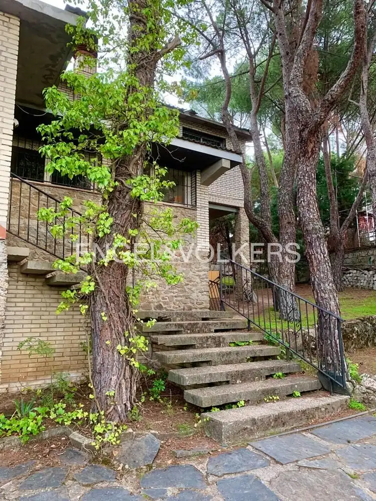 Vista exterior de Casa o xalet en venda en Las Rozas de Madrid amb Calefacció, Jardí privat i Piscina