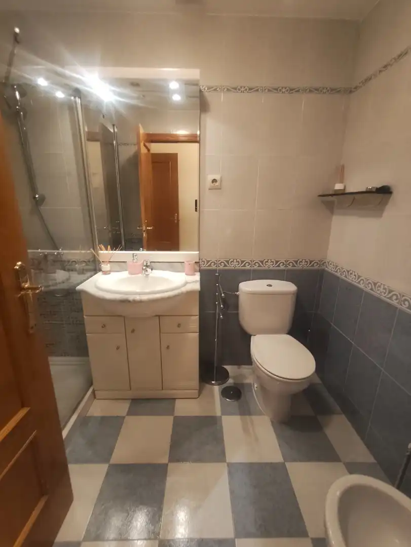 Bathroom of Flat for rent in Valmojado  with Air Conditioner, Heating and Private garden