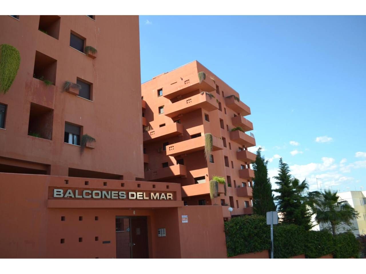 Vista exterior de Pis en venda en Estepona amb Aire condicionat, Terrassa i Traster