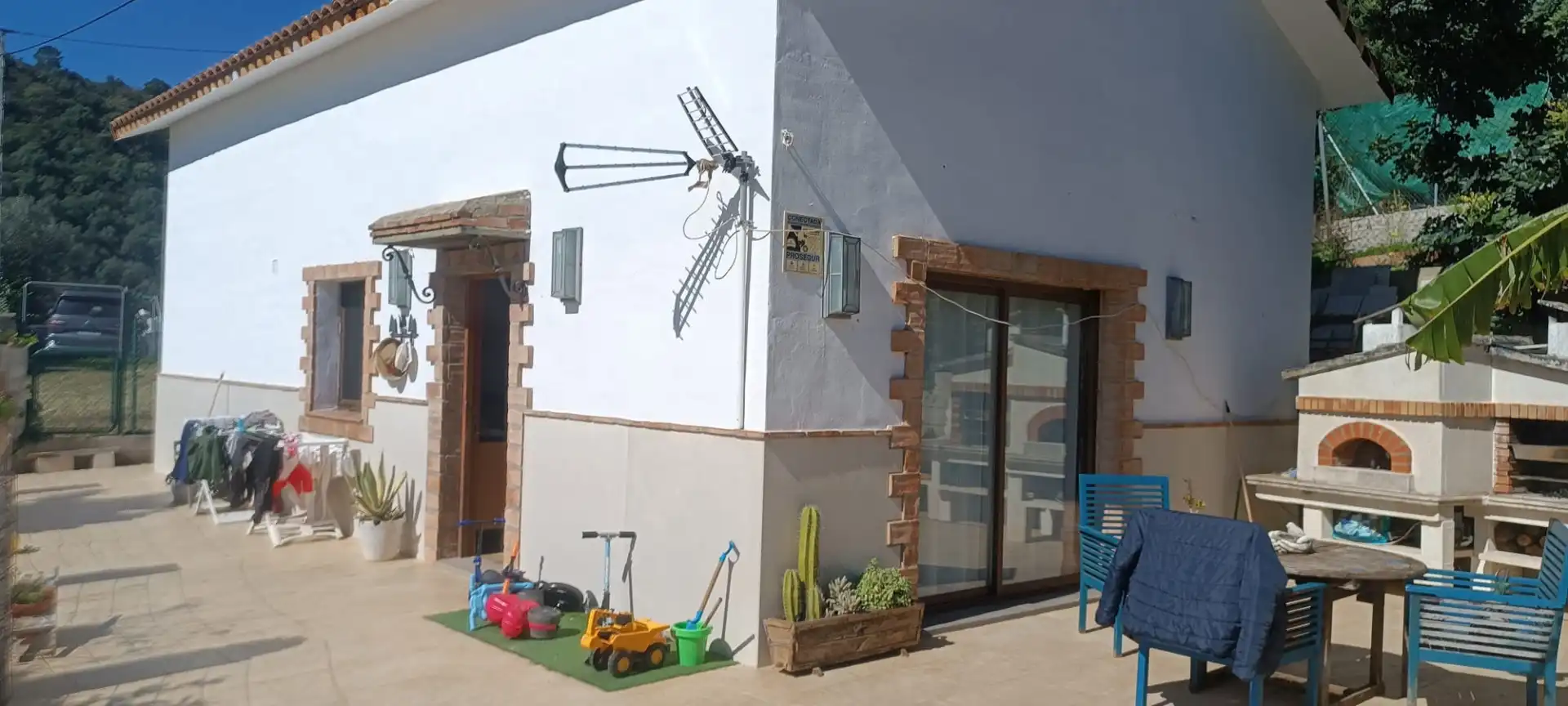 Vista exterior de Finca rústica en venda en Estepona amb Jardí privat