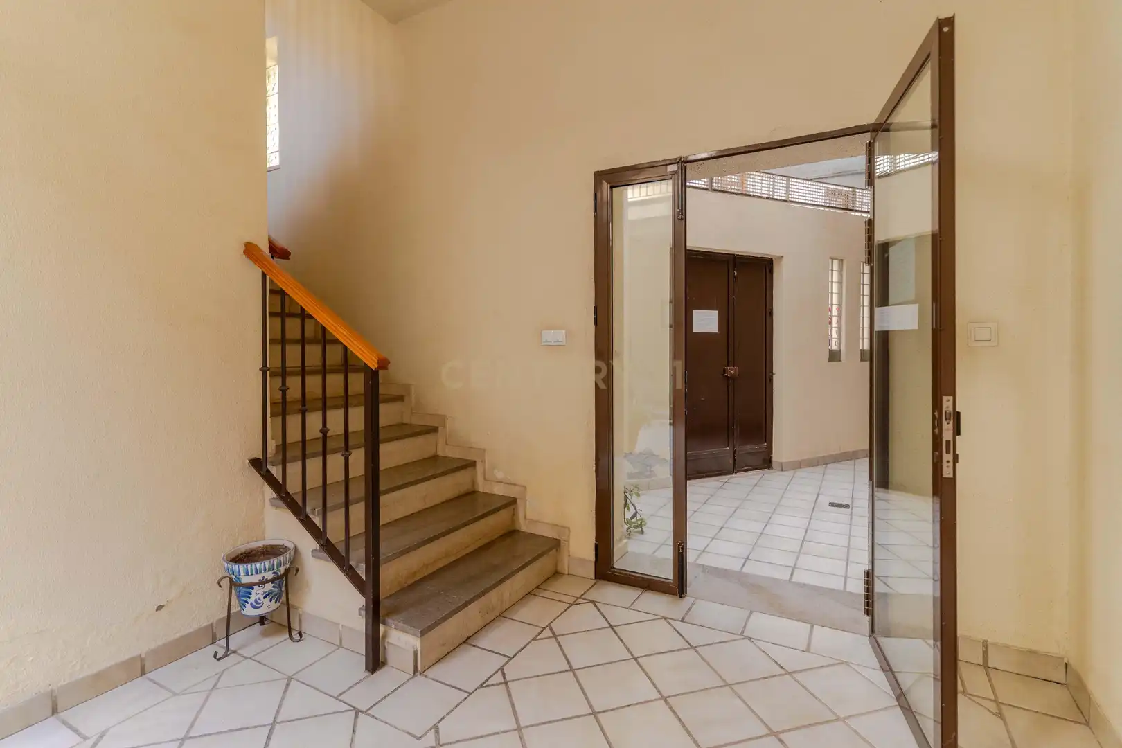 Flat for sale in Granada  with Air Conditioner