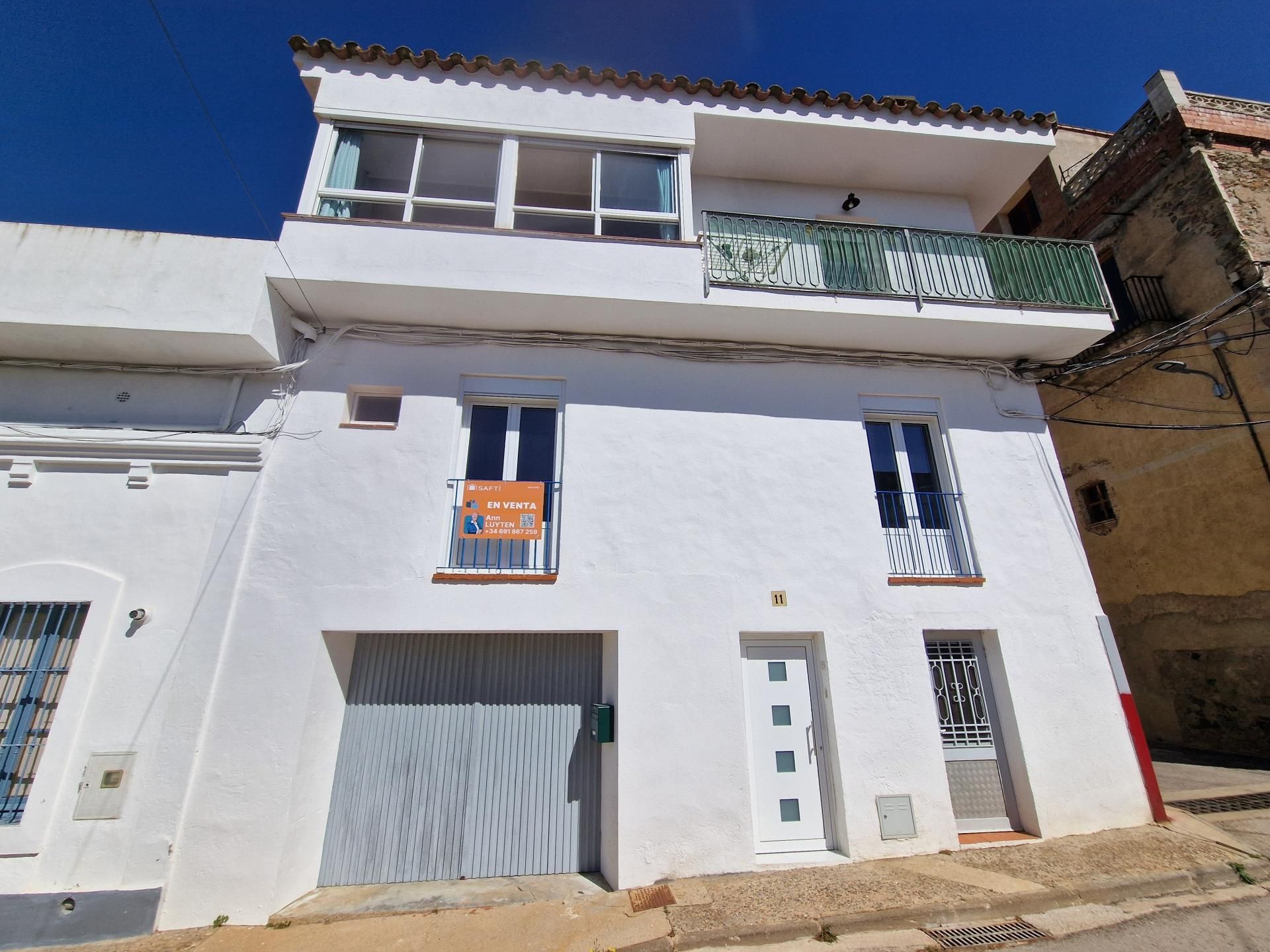 Casa adosada en venda a Vilajuïga