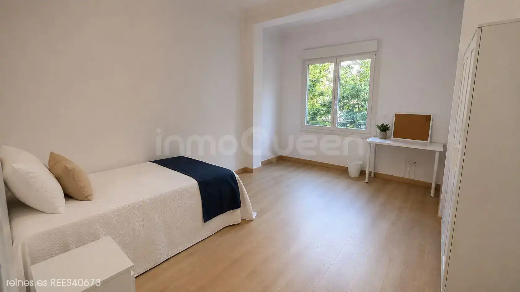 Bedroom of Flat for rent in Zaragoza  with Heating, Terrace and Furnished