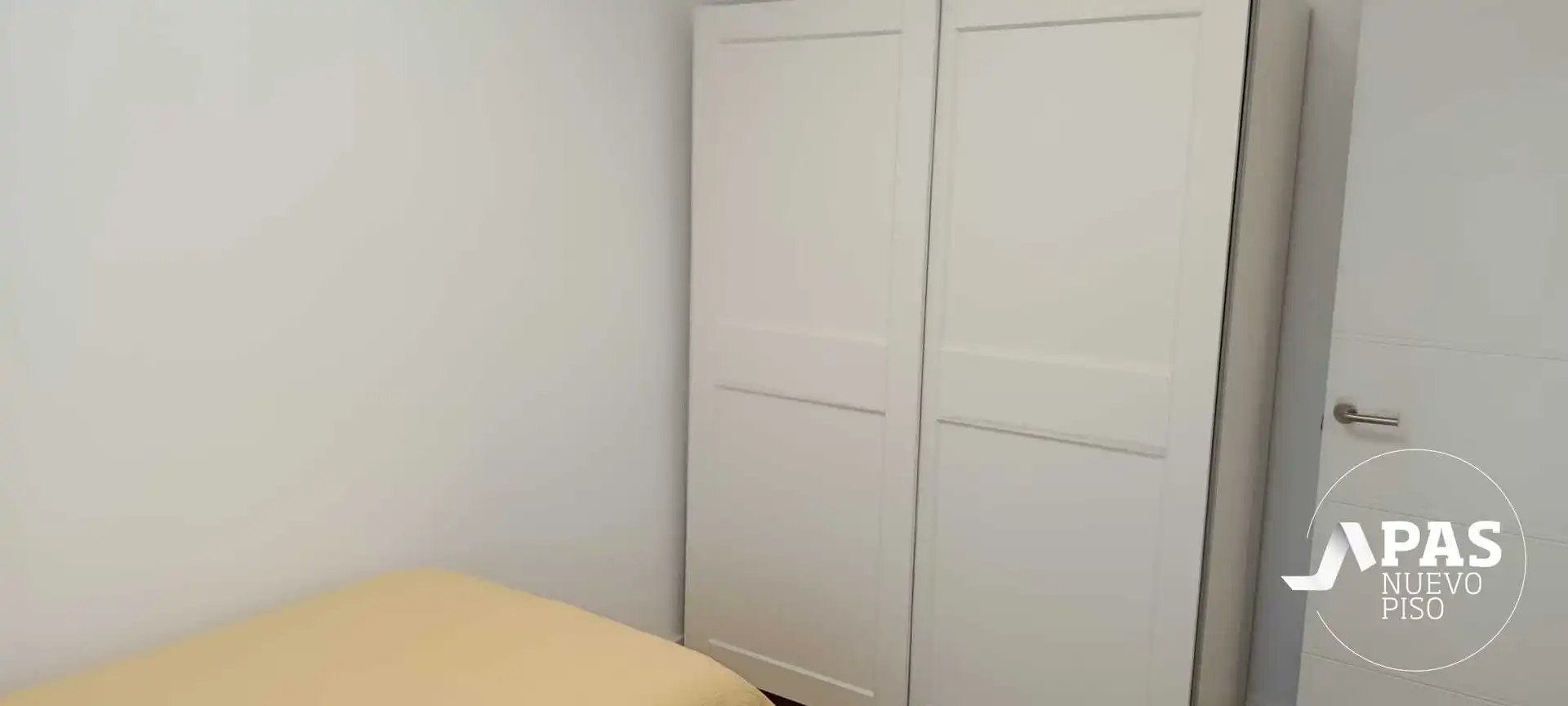 Schlafzimmer von Wohnung zur Miete in Santander mit Heizung, Ofen und Waschmaschine