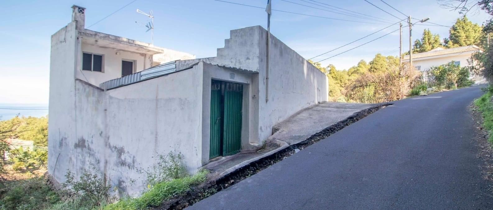 Exterior view of House or chalet for sale in Icod de los Vinos  with Terrace and Storage room