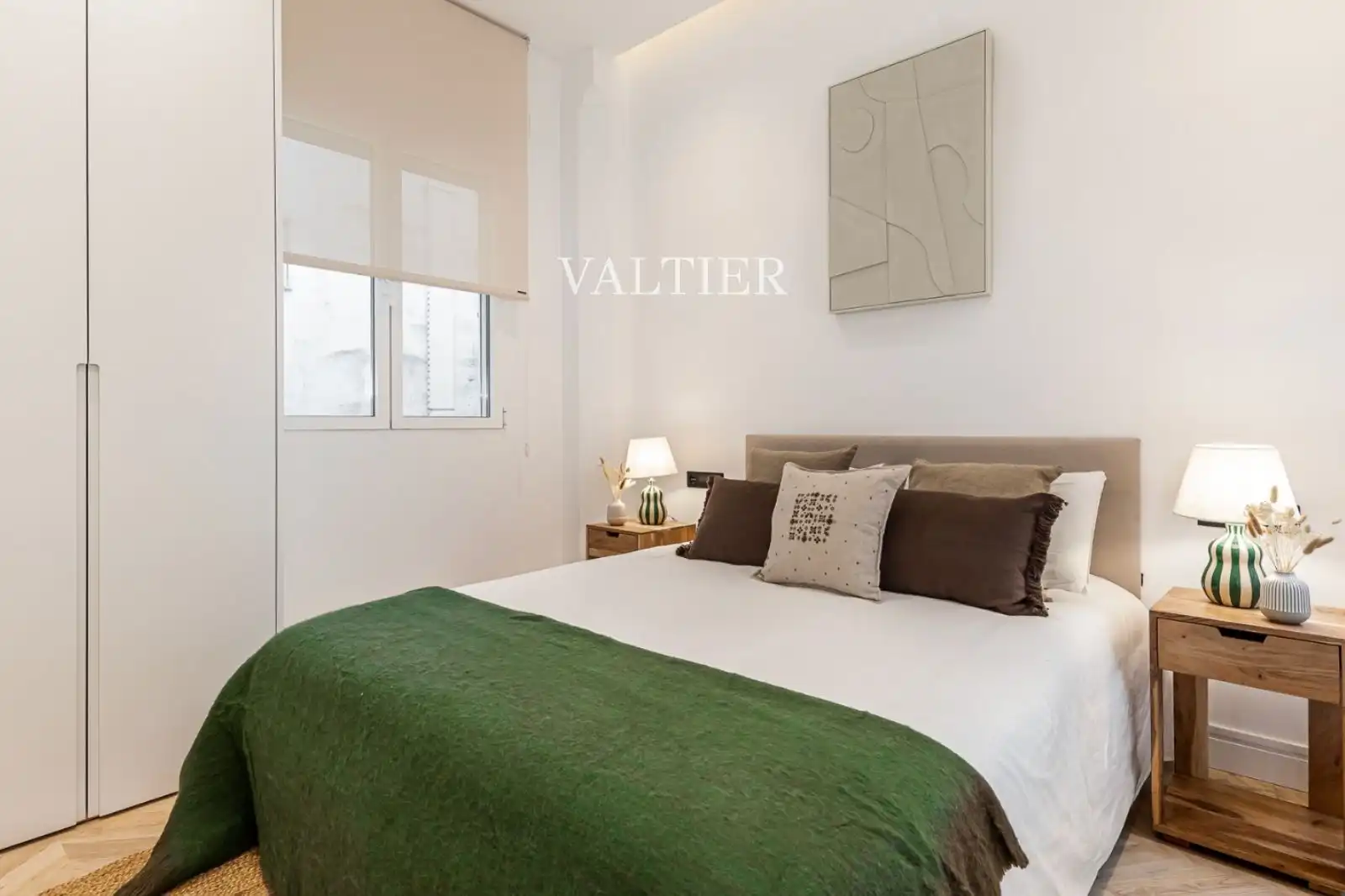 Bedroom of Flat for sale in Madrid  with Air Conditioner, Terrace and Furnished