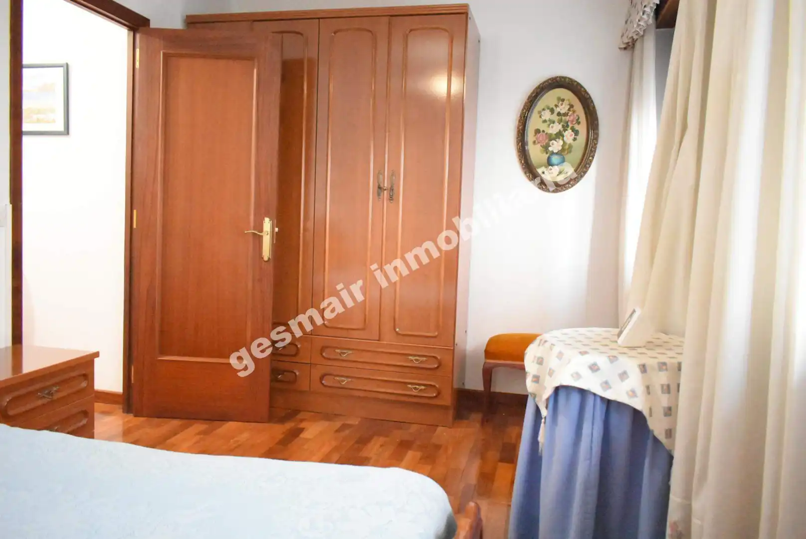 Dormitori de Pis en venda en Pontevedra Capital  amb Parquet, Terrassa i Traster
