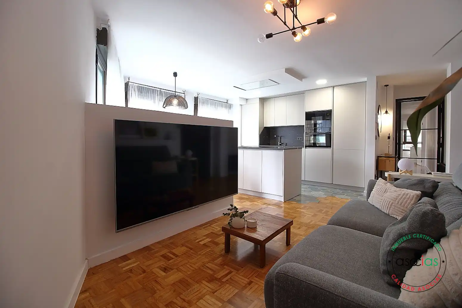 Sala d'estar de Àtic en venda en Gijón  amb Calefacció, Parquet i Terrassa