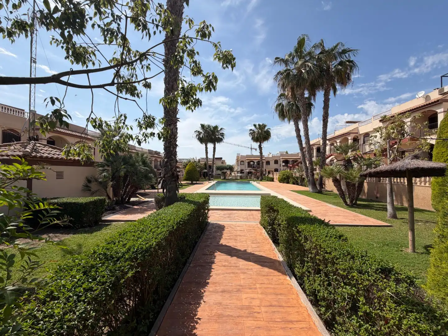 Swimming pool of Houses for sale in Torrevieja  with Air Conditioner, Heating and Terrace