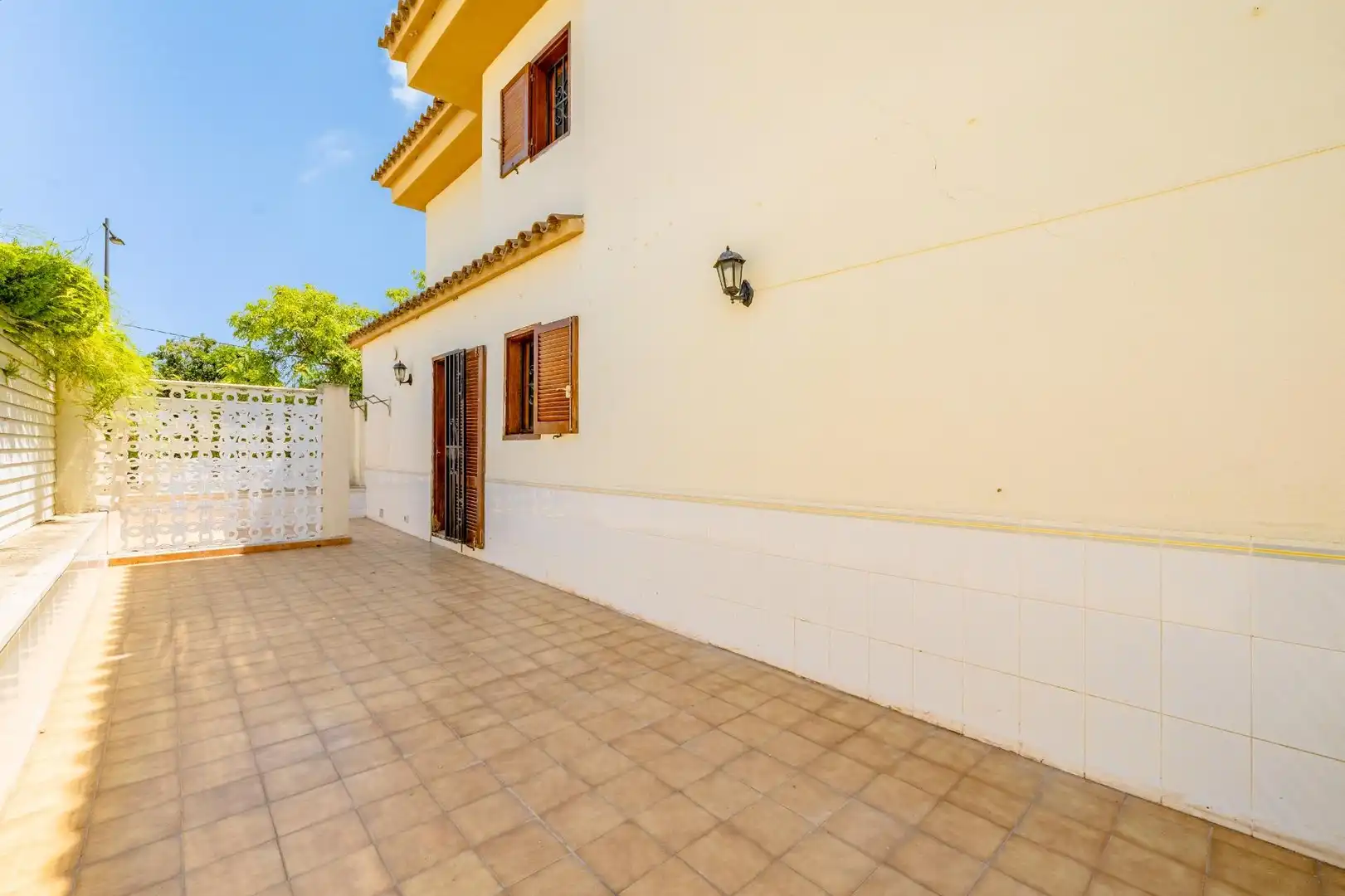 Vista exterior de Casa o xalet en venda en Benicasim / Benicàssim amb Balcó i Piscina comunitària