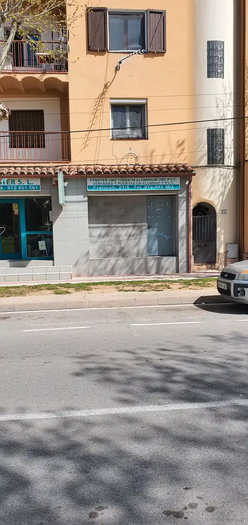 Local comercial en venta en Carrer de la Marinada 15