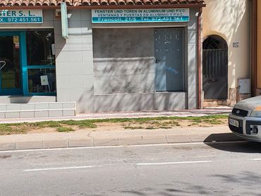Locale commerciale in vendita a Carrer de la Marinada 15