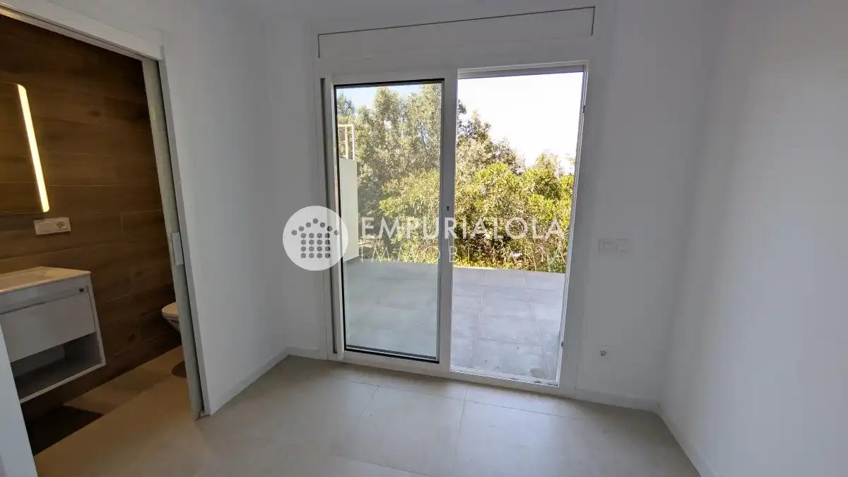Bedroom of Houses for sale in Roses  with Air Conditioner and Private garden