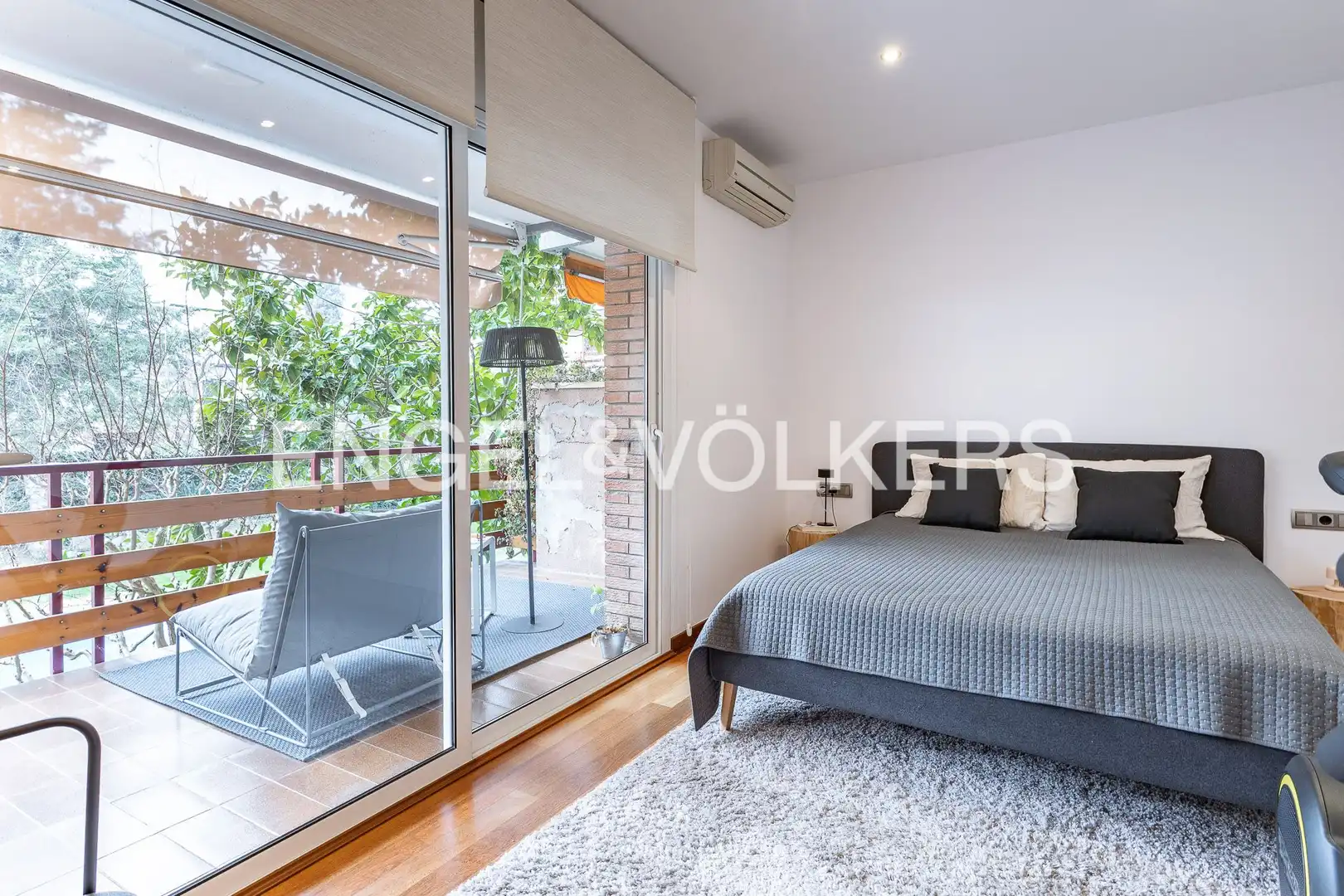 Terraza de Piso en venta en Sant Cugat del Vallès con Aire acondicionado, Calefacción y Jardín privado