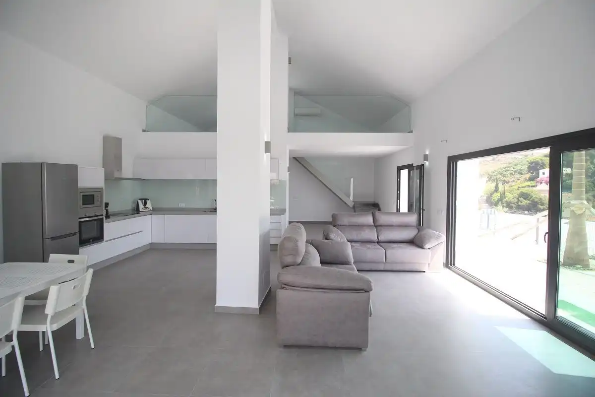 Sala d'estar de Casa o xalet de lloguer en Vélez-Málaga amb Aire condicionat, Calefacció i Jardí privat