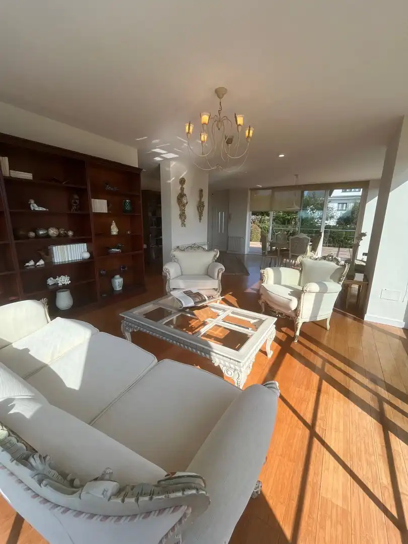 Sala d'estar de Casa o xalet en venda en Oleiros amb Calefacció, Jardí privat i Terrassa