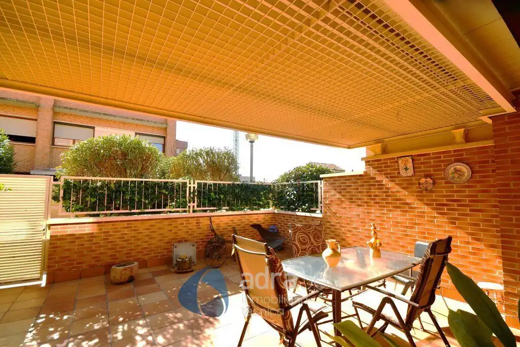 Terraza de Casa adosada en venta en Lardero con Calefacción, Terraza y Trastero