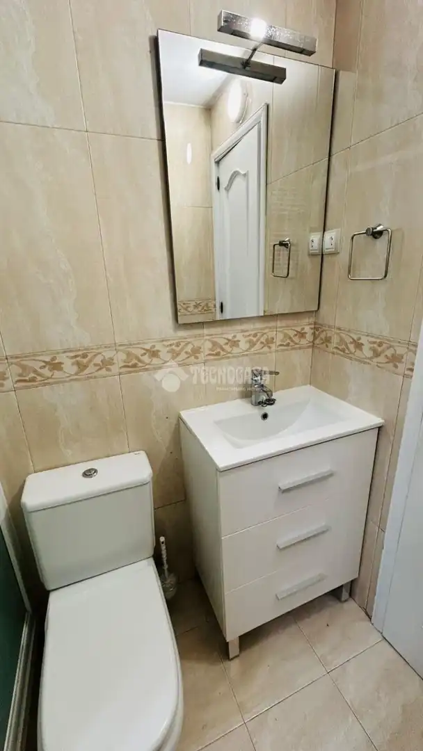 Bathroom of Flat for sale in Madrid  with Air Conditioner, Heating and Terrace
