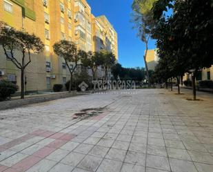 Exterior view of Flat for sale in  Sevilla Capital  with Air Conditioner