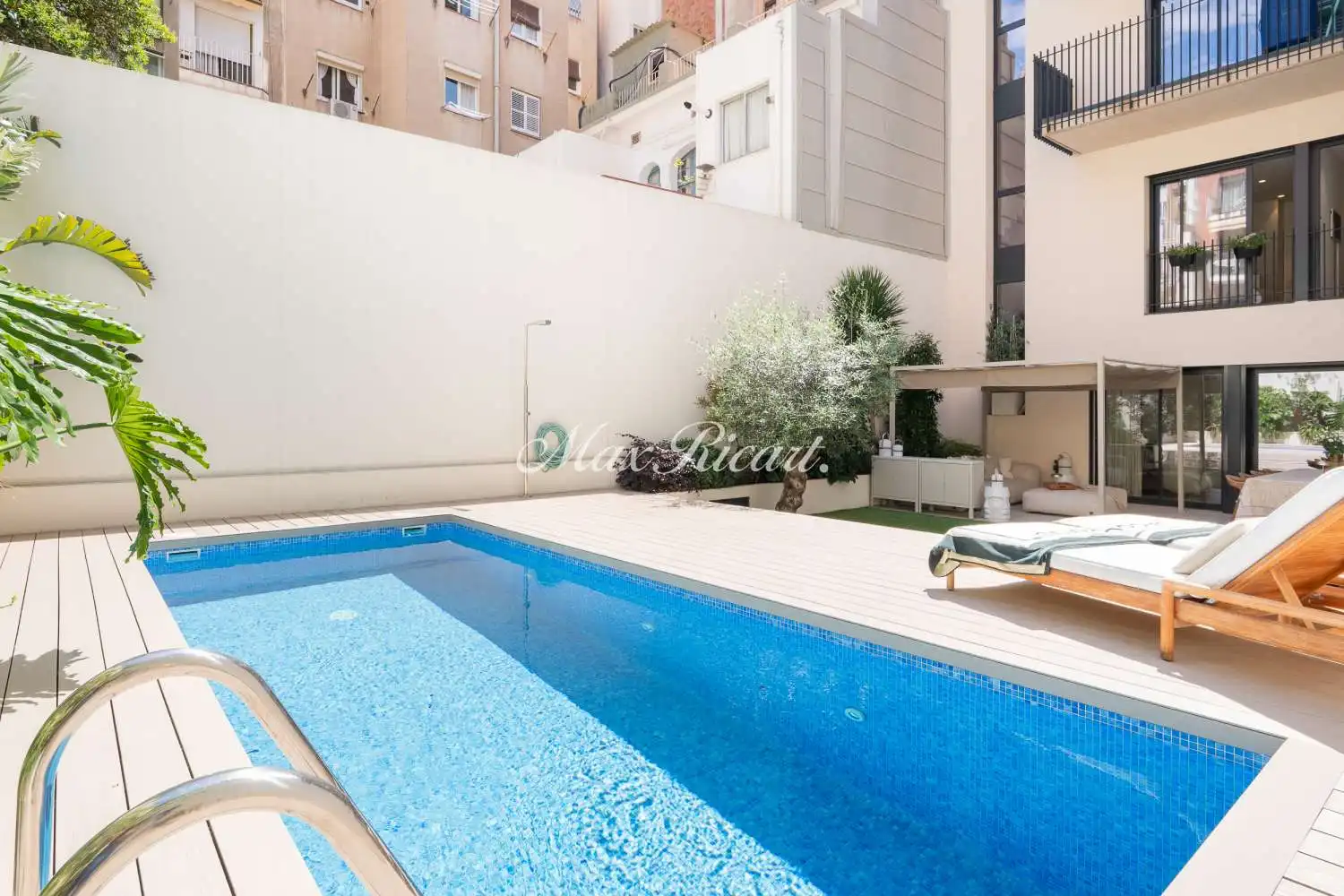 Swimming pool of Flat for sale in Barcelona  with Air Conditioner, Terrace and Swimming Pool