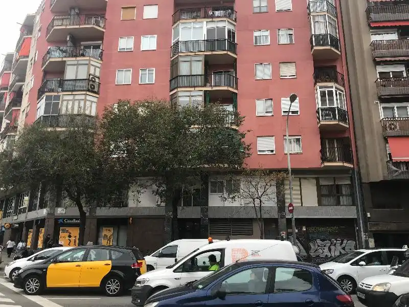 Pis en venda a FELIP II, La Sagrera