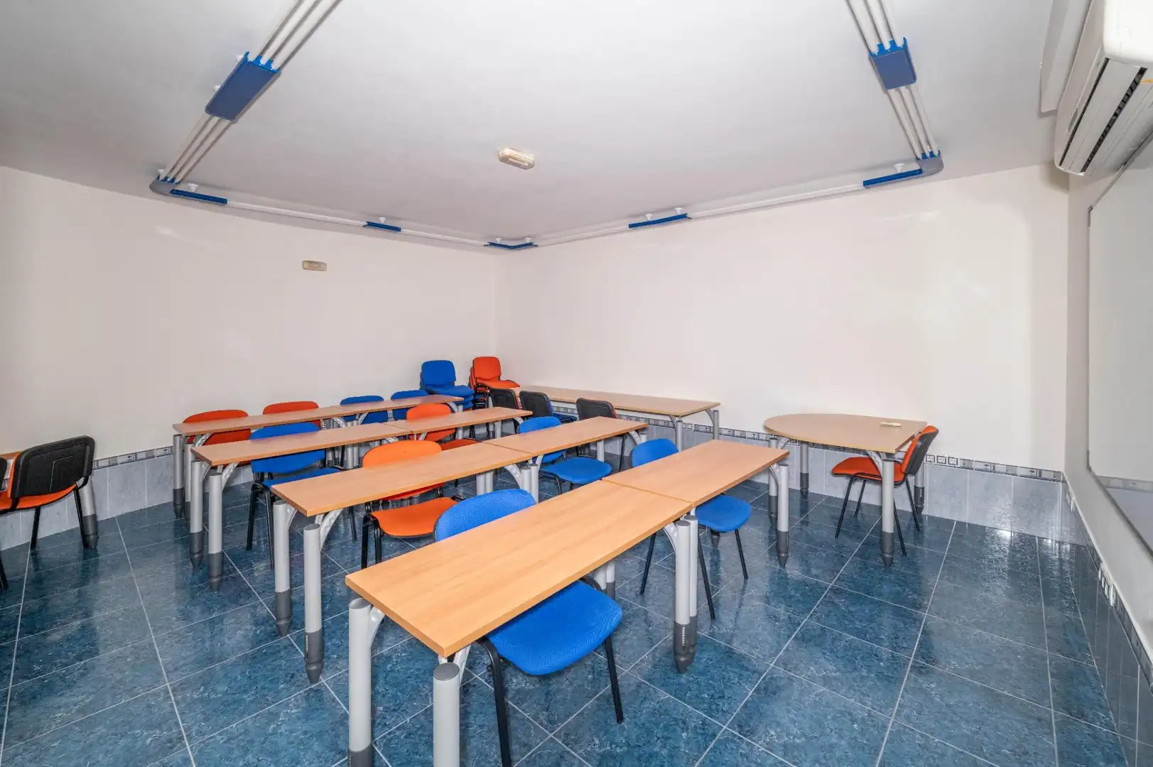 Commercial properties for sale in Las Gabias  with Air Conditioner, Heating and Furnished