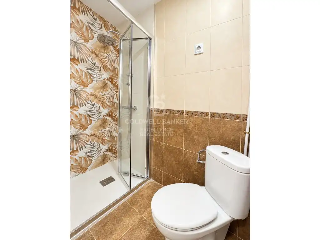 Baño de Piso en venta en Valencia con Aire acondicionado, Horno y Lavadora