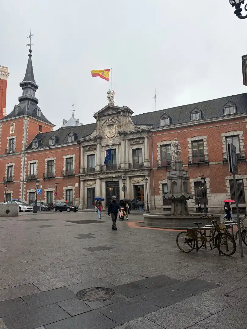 Vista exterior de Local en venda en Madrid amb Calefacció