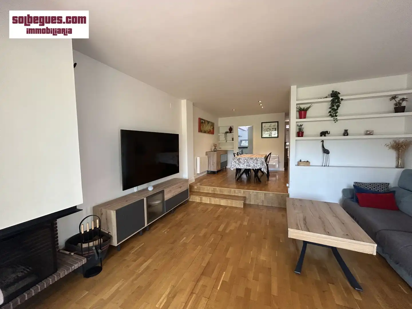 Sala d'estar de Casa adosada en venda en Begues amb Aire condicionat, Calefacció i Jardí privat