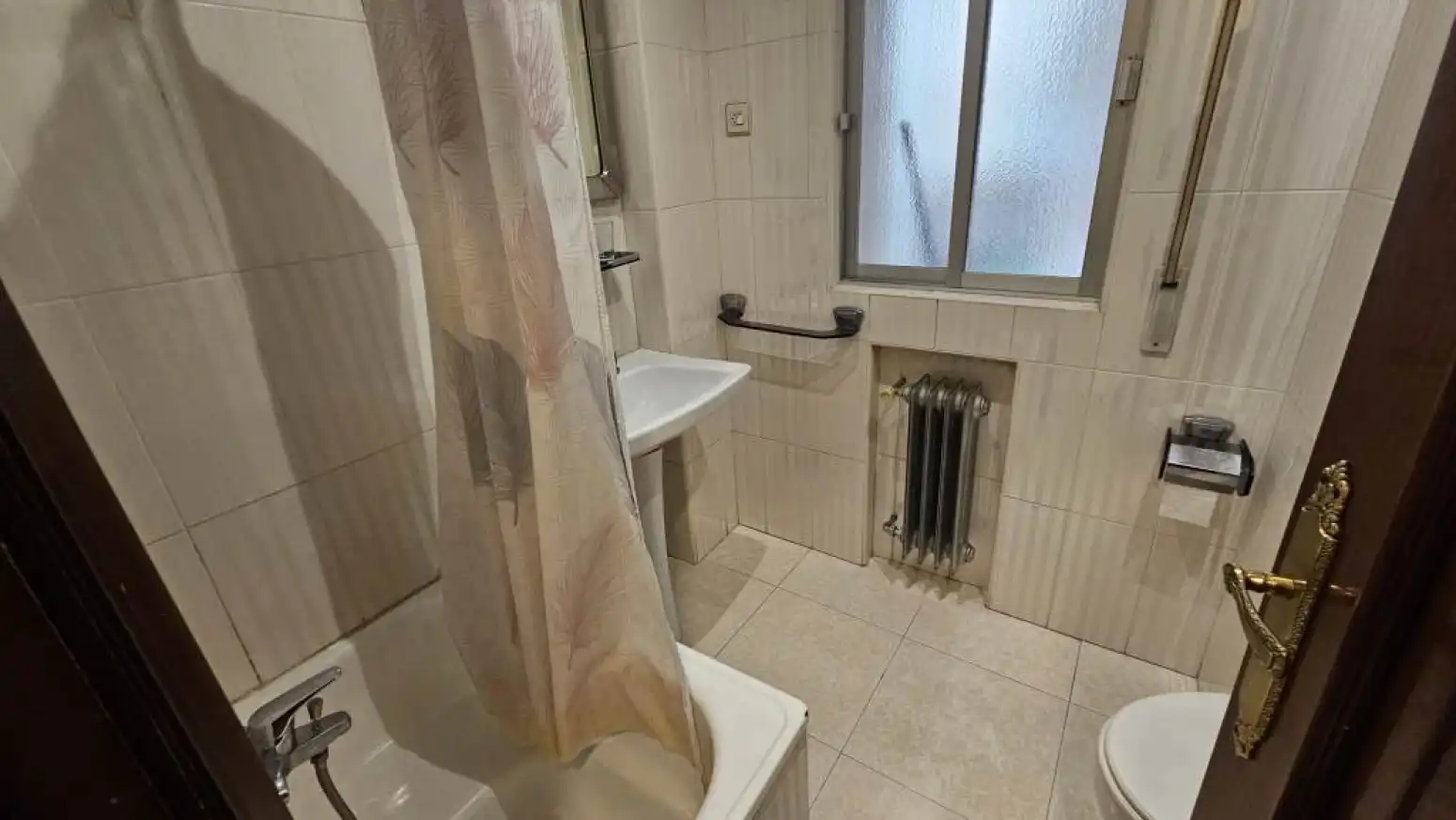 Baño de Piso de alquiler en Salamanca con Calefacción, Parquet y Terraza