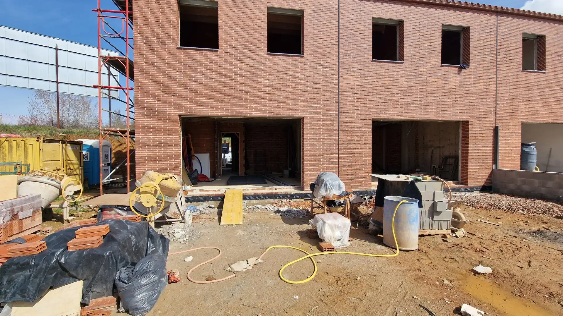 Exterior view of Single-family semi-detached for sale in Cassà de la Selva  with Air Conditioner, Heating and Terrace